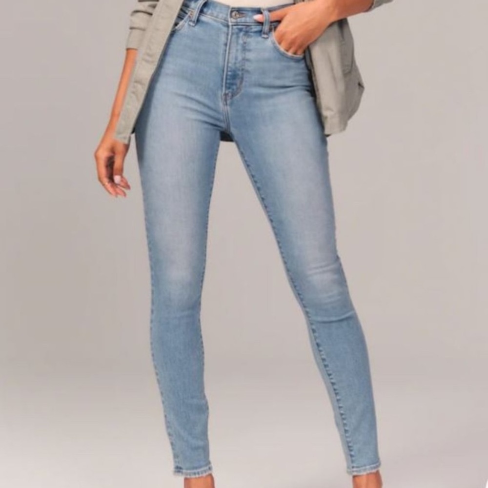 Abercrombie & Fitch | Light-Wash Denim SHORT-Inseam Simone High-Rise Jeans